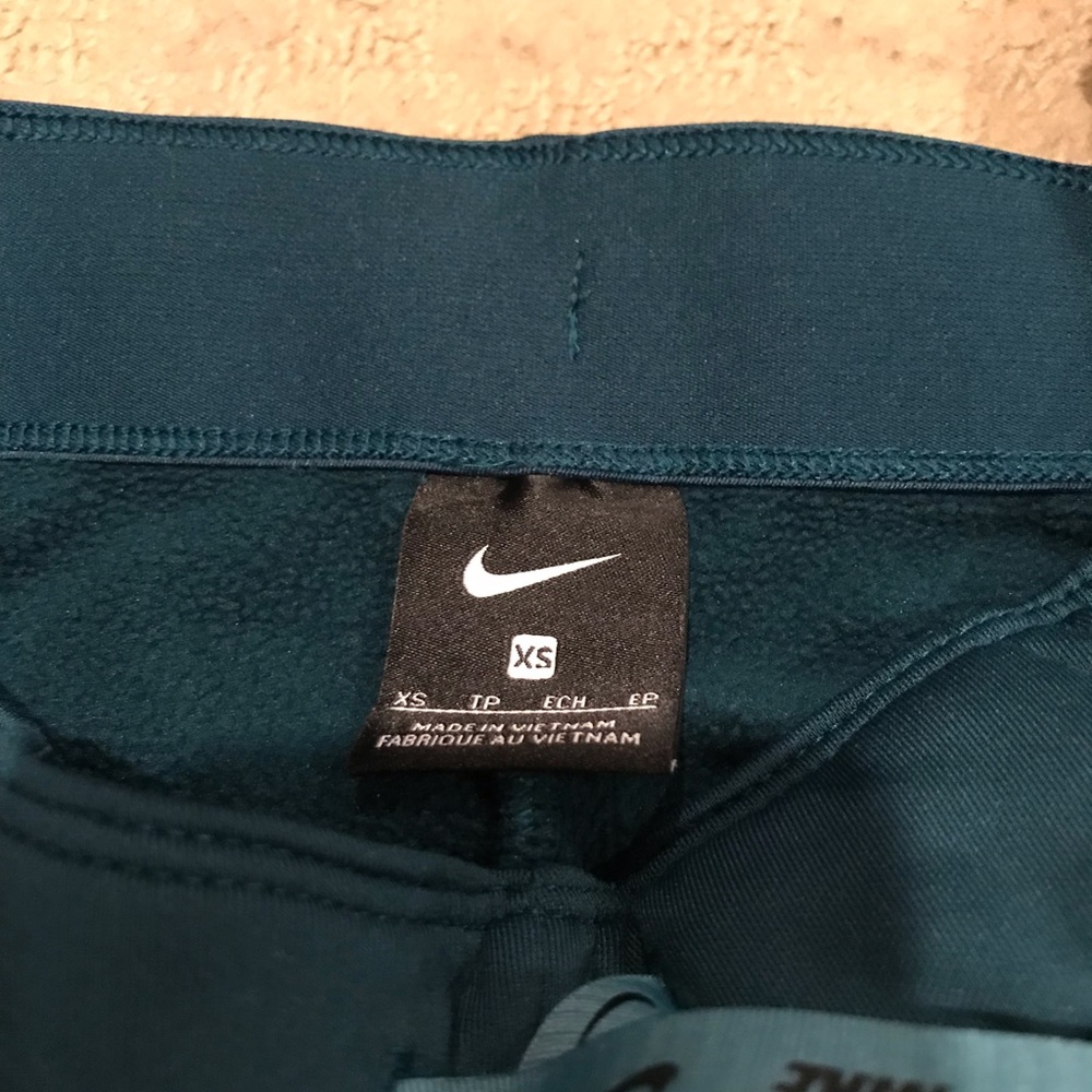 Woman’s Nike - Picture 2 of 4